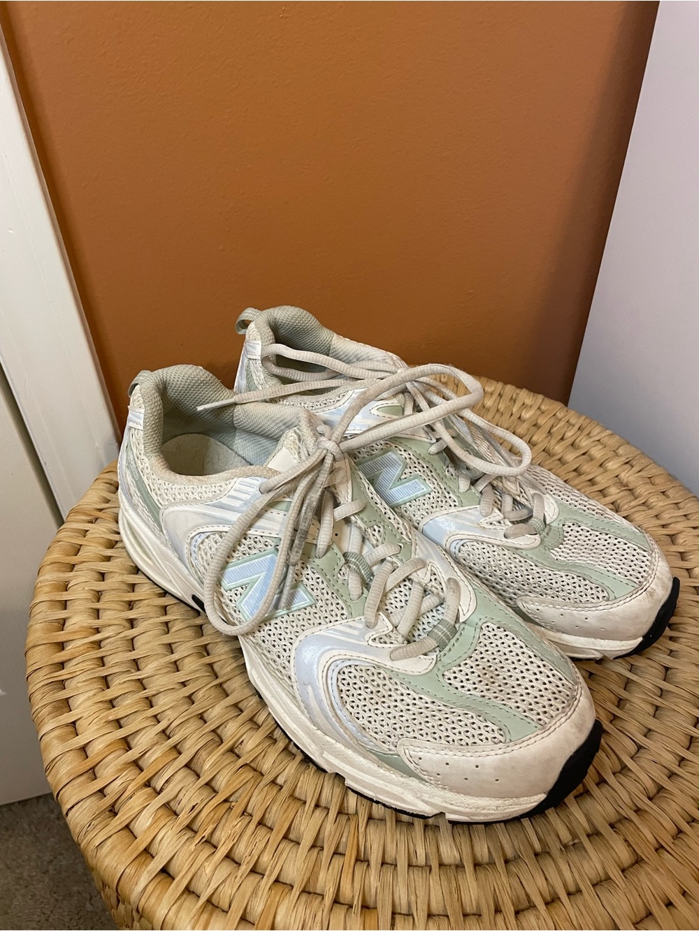 New Balance 530 Sneakers in Sea Salt/Ice Blue/Silver Moss Women’s Size 9 - Picture 2 of 11